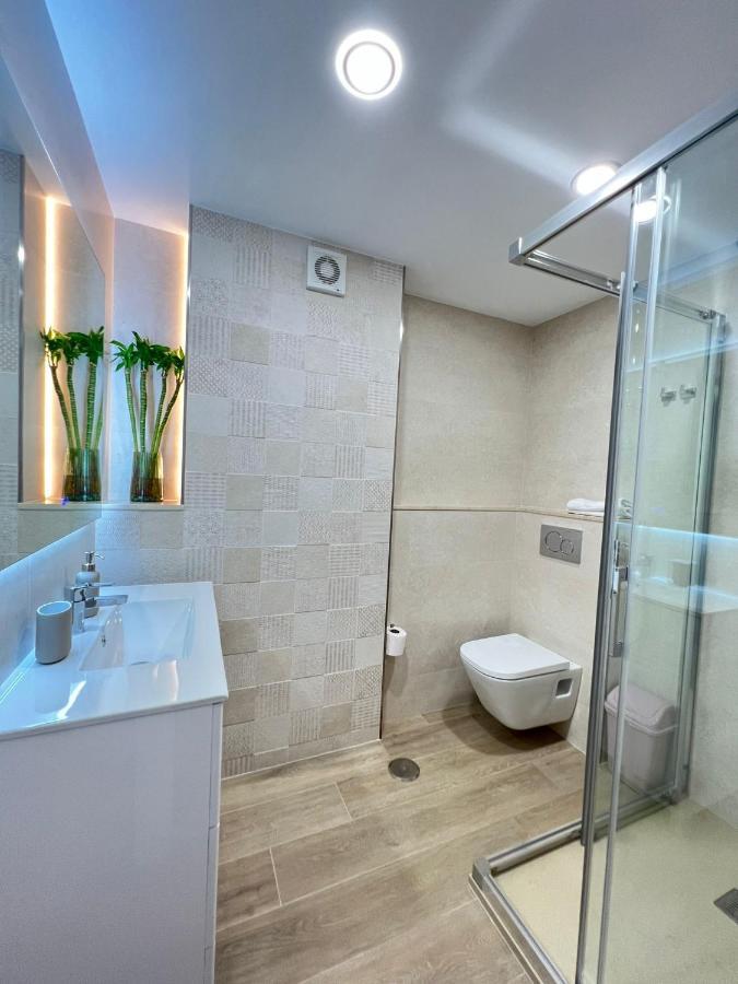 Great In The Piscis Building, Located In Coast * Benalmádena